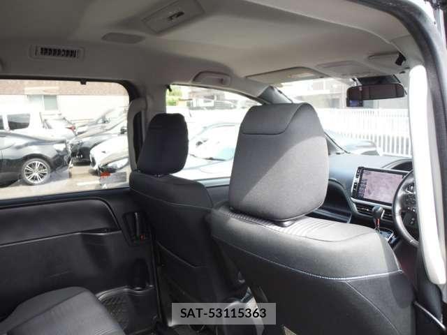 Toyota VOXY 2017-06 7226906-18
