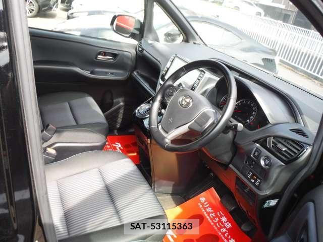 Toyota VOXY 2017-06 7226906-19