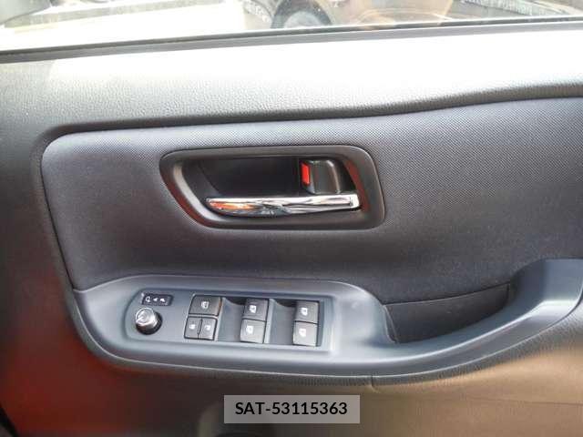 Toyota VOXY 2017-06 7226906-28
