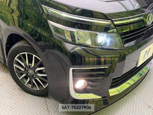 Toyota VOXY 2016-03 7226893-12