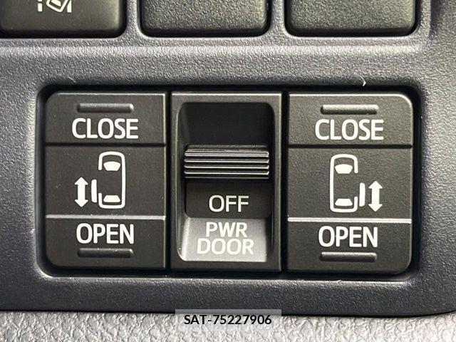 Toyota VOXY 2016-03 7226893-6