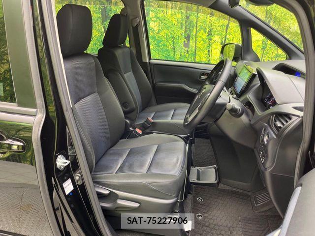 Toyota VOXY 2016-03 7226893-7