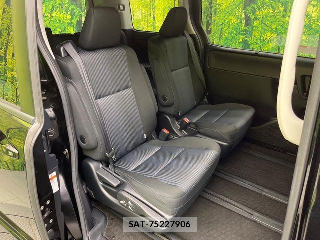 Toyota VOXY 2016-03 7226893-8