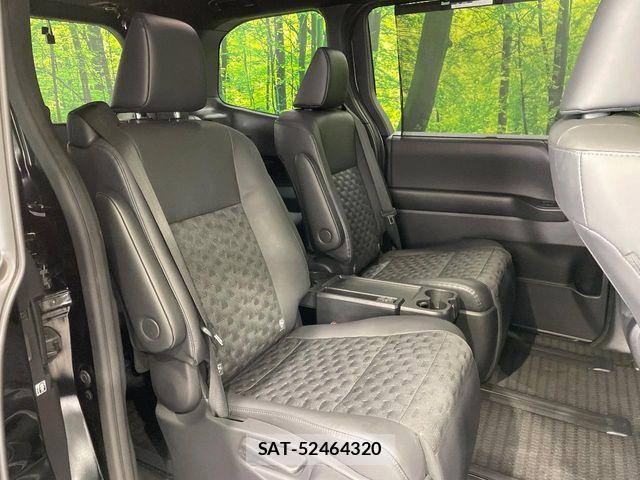 Toyota VOXY 2023-12 7226991-9