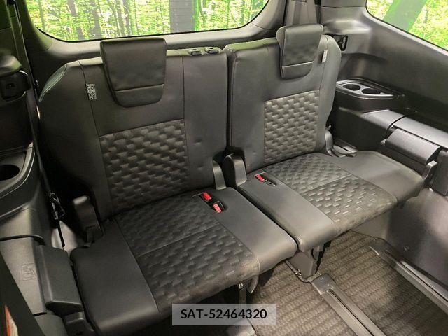 Toyota VOXY 2023-12 7226991-10