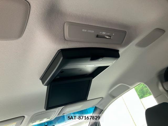 Toyota VOXY 2015-08 7226883-11