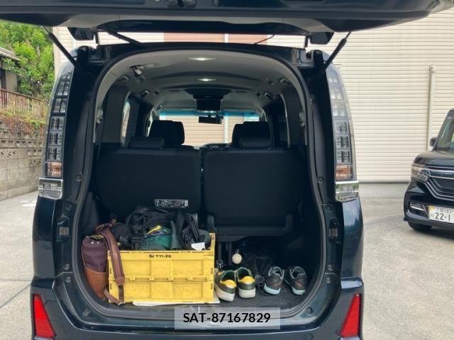 Toyota VOXY 2015-08 7226883-12