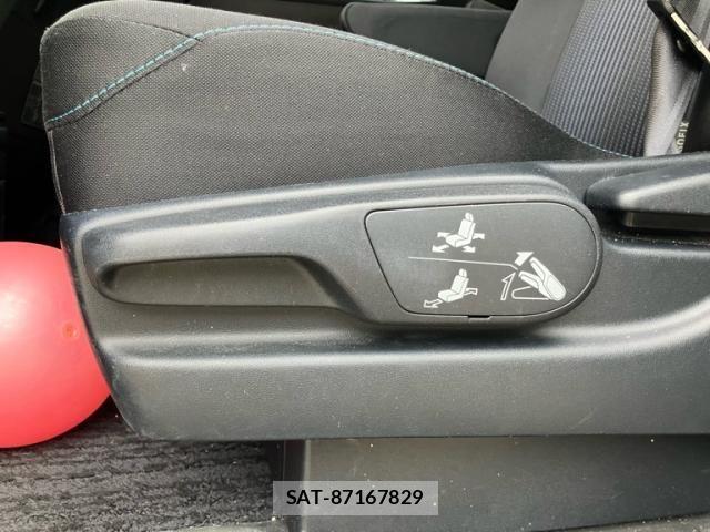 Toyota VOXY 2015-08 7226883-14