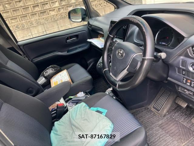 Toyota VOXY 2015-08 7226883-15