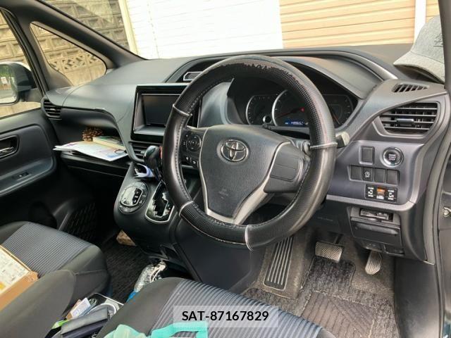 Toyota VOXY 2015-08 7226883-16