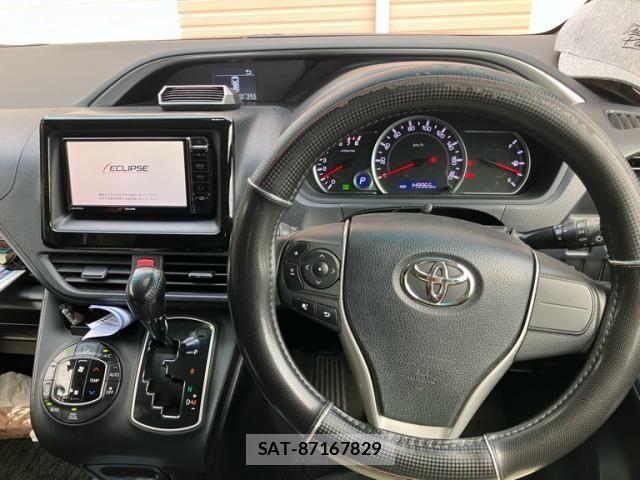 Toyota VOXY 2015-08 7226883-17