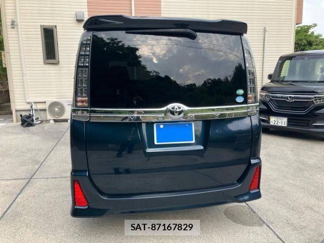 Toyota VOXY 2015-08 7226883-1