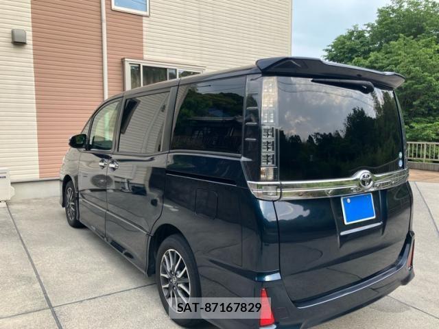 Toyota VOXY 2015-08 7226883-4