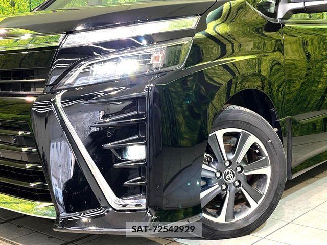 Toyota VOXY 2020-08 7226944-11