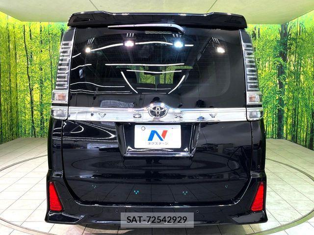 Toyota VOXY 2020-08 7226944-14