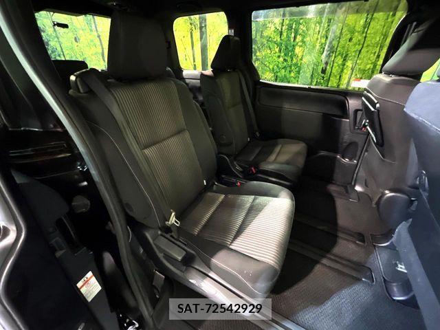 Toyota VOXY 2020-08 7226944-7