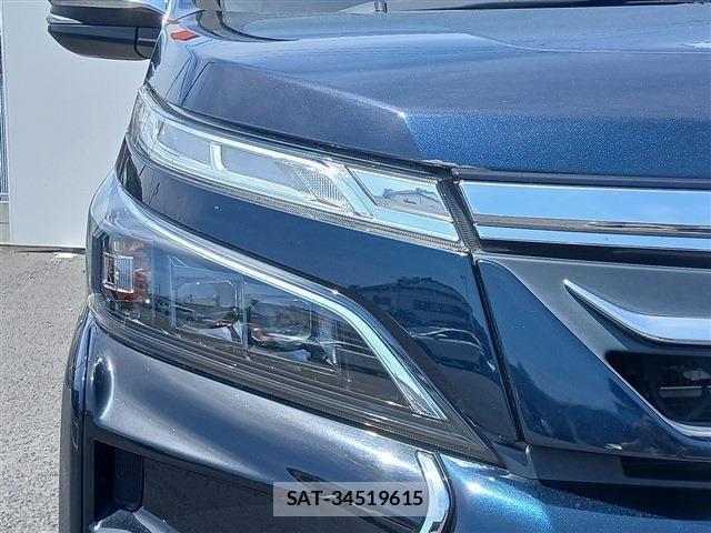 Toyota VOXY 2021-05 7215957-11