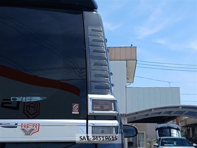 Toyota VOXY 2021-05 7215957-12