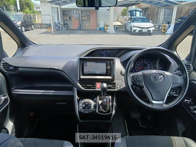 Toyota VOXY 2021-05 7215957-16