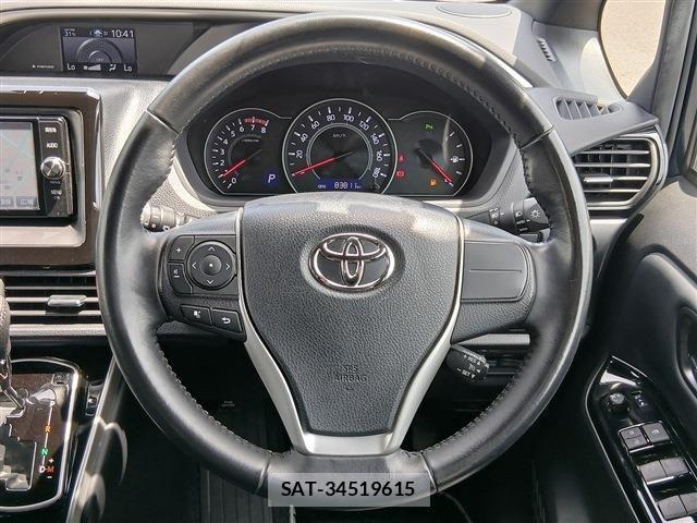 Toyota VOXY 2021-05 7215957-17