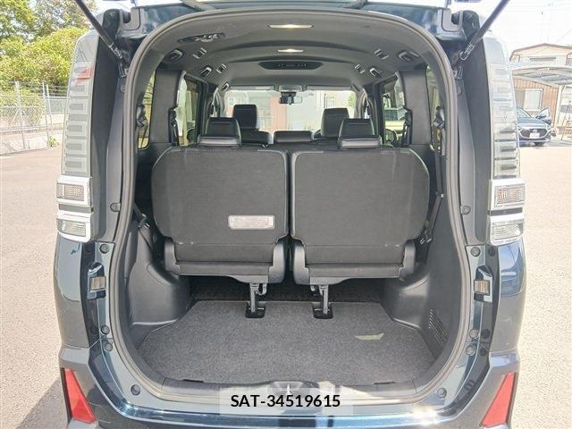 Toyota VOXY 2021-05 7215957-18