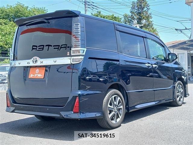 Toyota VOXY 2021-05 7215957-21