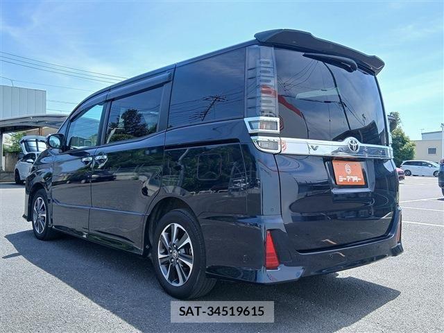 Toyota VOXY 2021-05 7215957-22