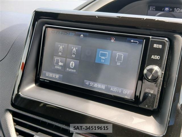 Toyota VOXY 2021-05 7215957-4