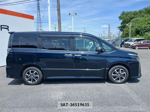 Toyota VOXY 2021-05 7215957-8