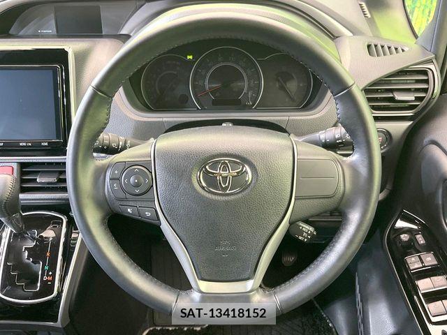 Toyota VOXY 2021-05 7226956-11