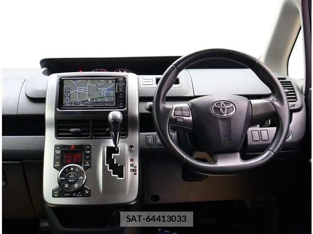 Toyota VOXY 2013-10 7226872-10