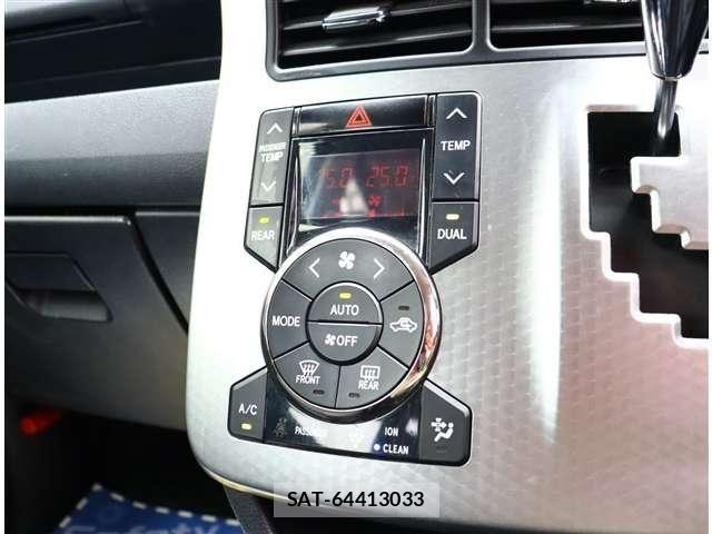Toyota VOXY 2013-10 7226872-12