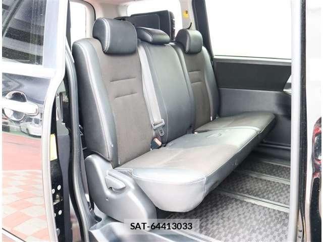 Toyota VOXY 2013-10 7226872-14
