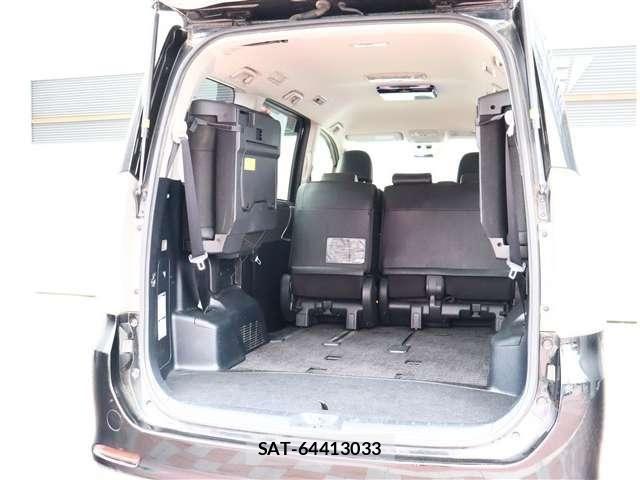 Toyota VOXY 2013-10 7226872-16