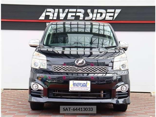 Toyota VOXY 2013-10 7226872-17