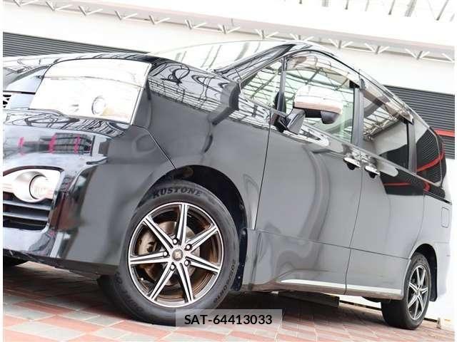 Toyota VOXY 2013-10 7226872-19