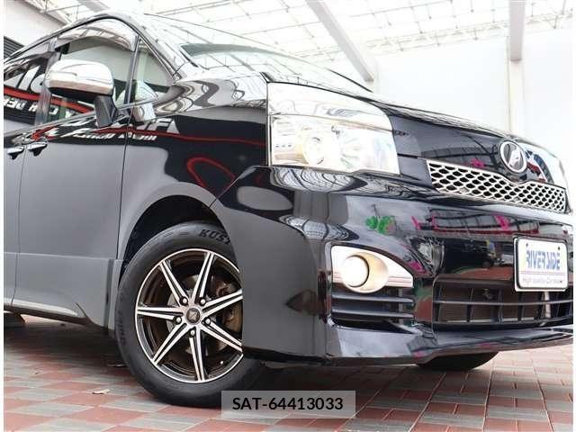 Toyota VOXY 2013-10 7226872-22