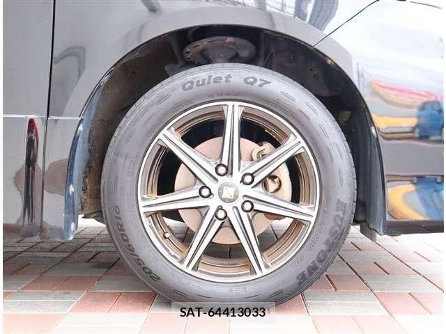 Toyota VOXY 2013-10 7226872-24