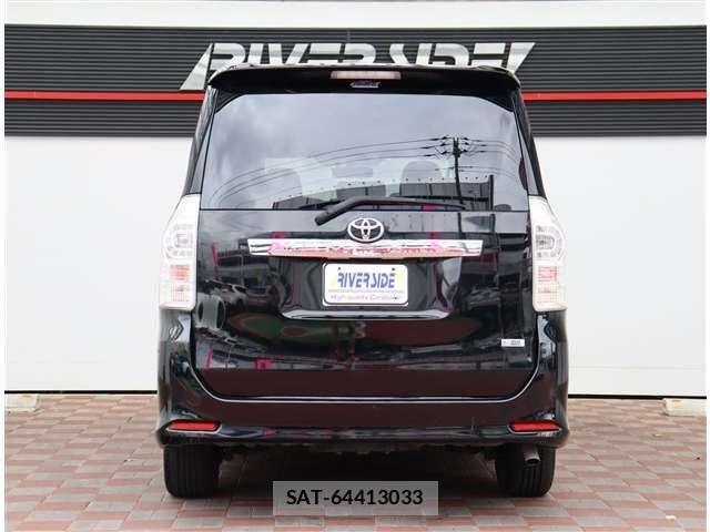 Toyota VOXY 2013-10 7226872-25