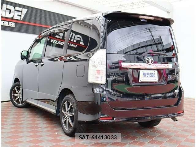 Toyota VOXY 2013-10 7226872-26