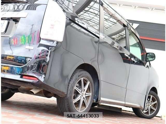 Toyota VOXY 2013-10 7226872-27