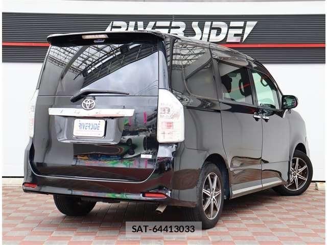 Toyota VOXY 2013-10 7226872-2