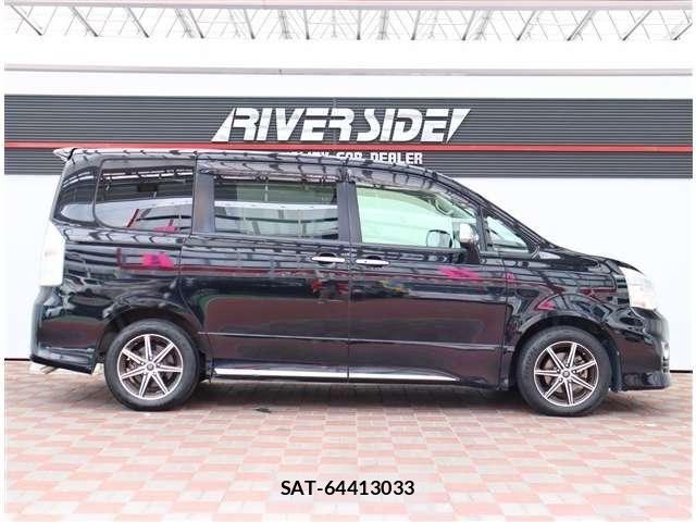 Toyota VOXY 2013-10 7226872-4