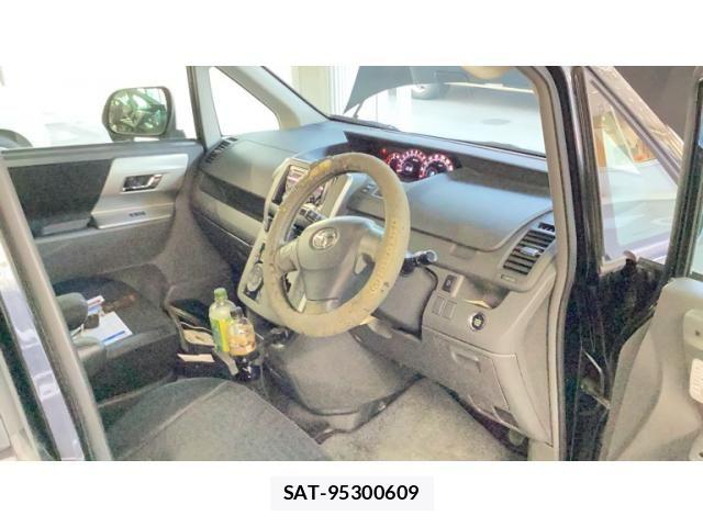 Toyota VOXY 2009-07 7226850-17