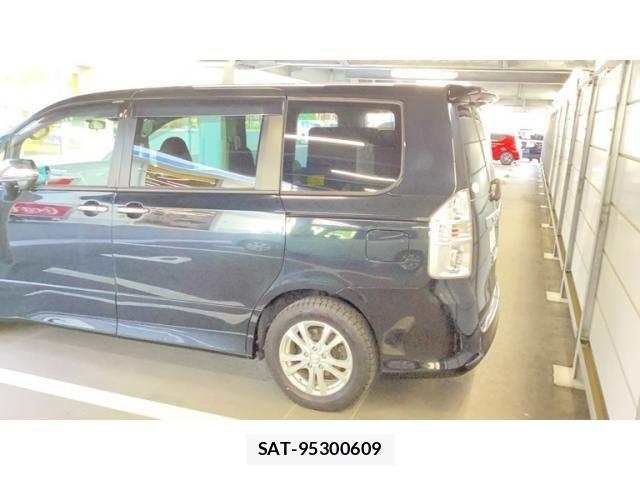 Toyota VOXY 2009-07 7226850-1