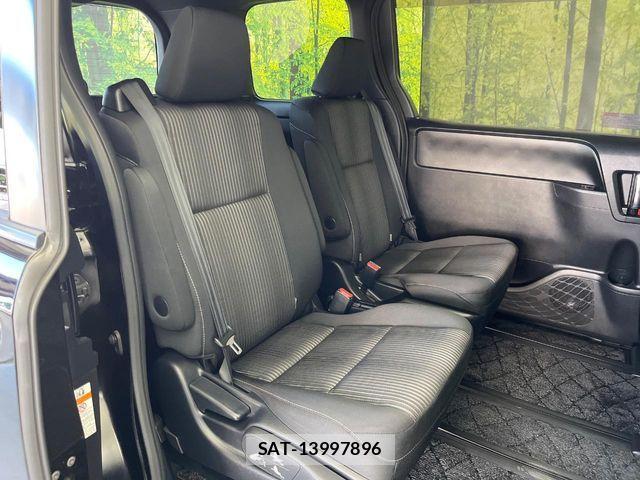 Toyota VOXY 2018-01 7226919-9