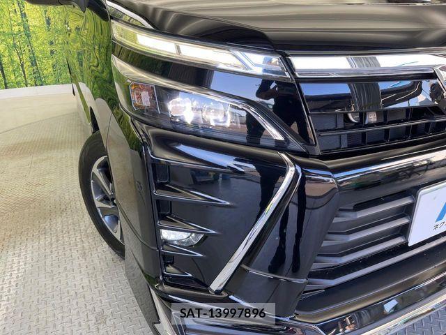 Toyota VOXY 2018-01 7226919-13