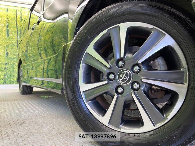 Toyota VOXY 2018-01 7226919-14