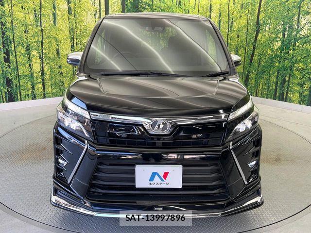 Toyota VOXY 2018-01 7226919-15