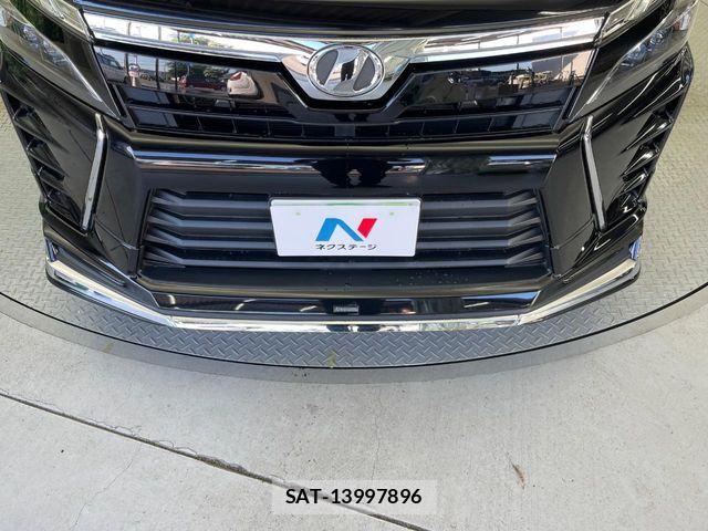 Toyota VOXY 2018-01 7226919-3
